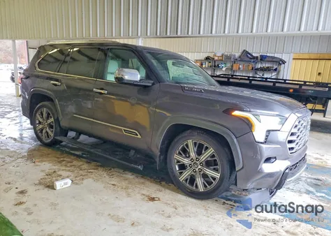 2023 Toyota Sequoia Sr5 z USA, uszkodzony, nr VIN 7SVAAABA4PX008140